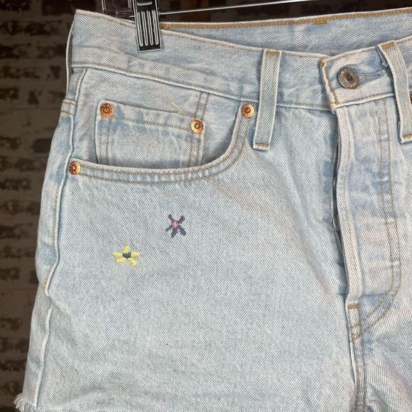 Levi’s | women denim shorts with embroidered flowers - Picture 10 of 11